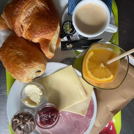 Homestay La Montagne Des Coeurs Eigenbilzen Bagian luar foto