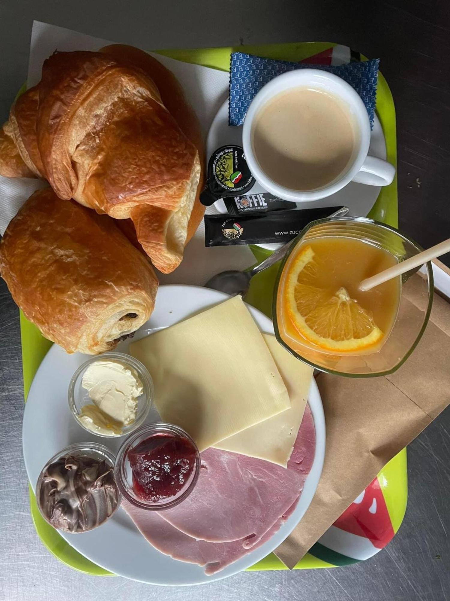 Homestay La Montagne Des Coeurs Eigenbilzen Bagian luar foto